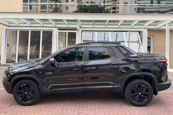 FIAT TORO 2.0 16V TURBO DIESEL ULTRA 4WD AT9 FIAT TORO 2.0 16V TURBO DIESEL ULTRA 4WD AT9